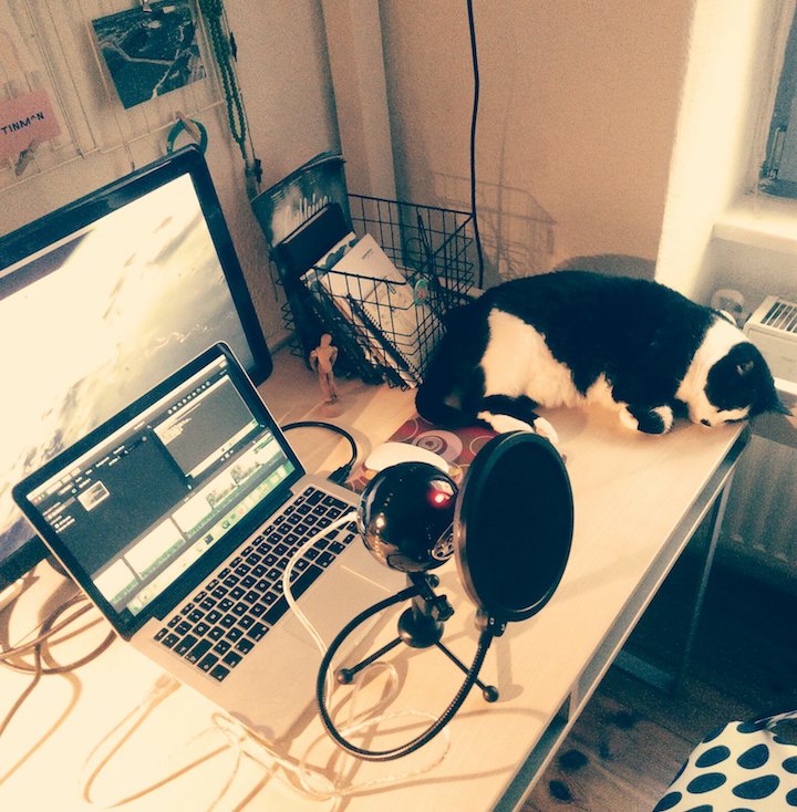 The setup for recording the videos + the sleepy Mira aside.